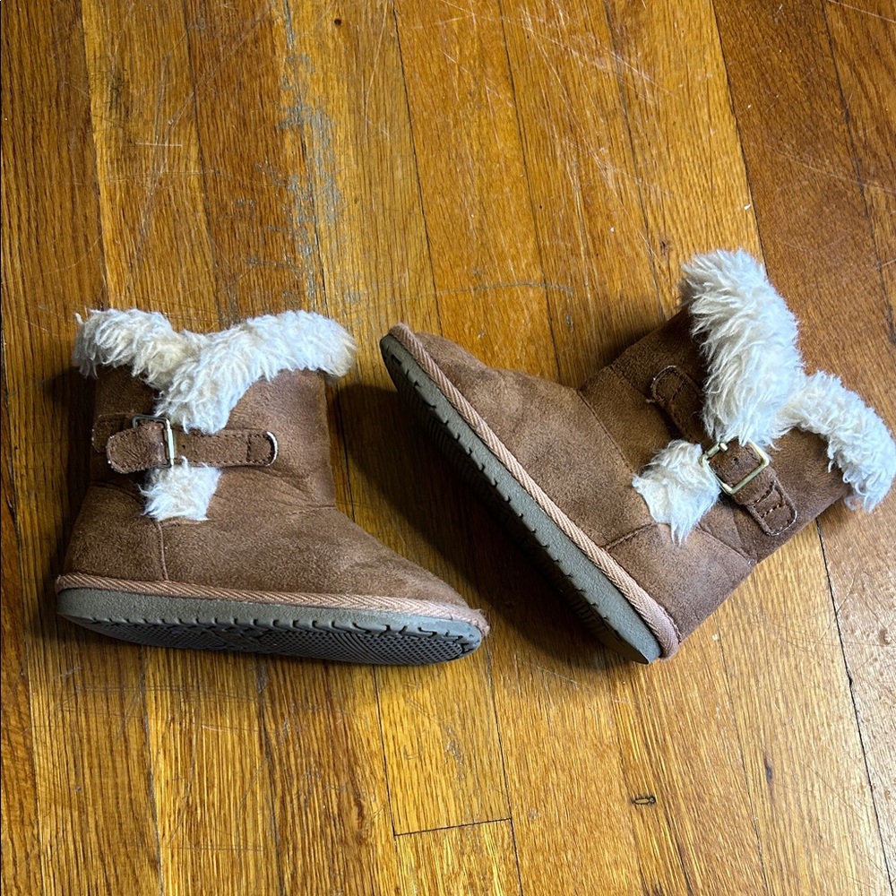 CHILDREN’S PLACE GIRLS’ CHALET WINTER BOOTS